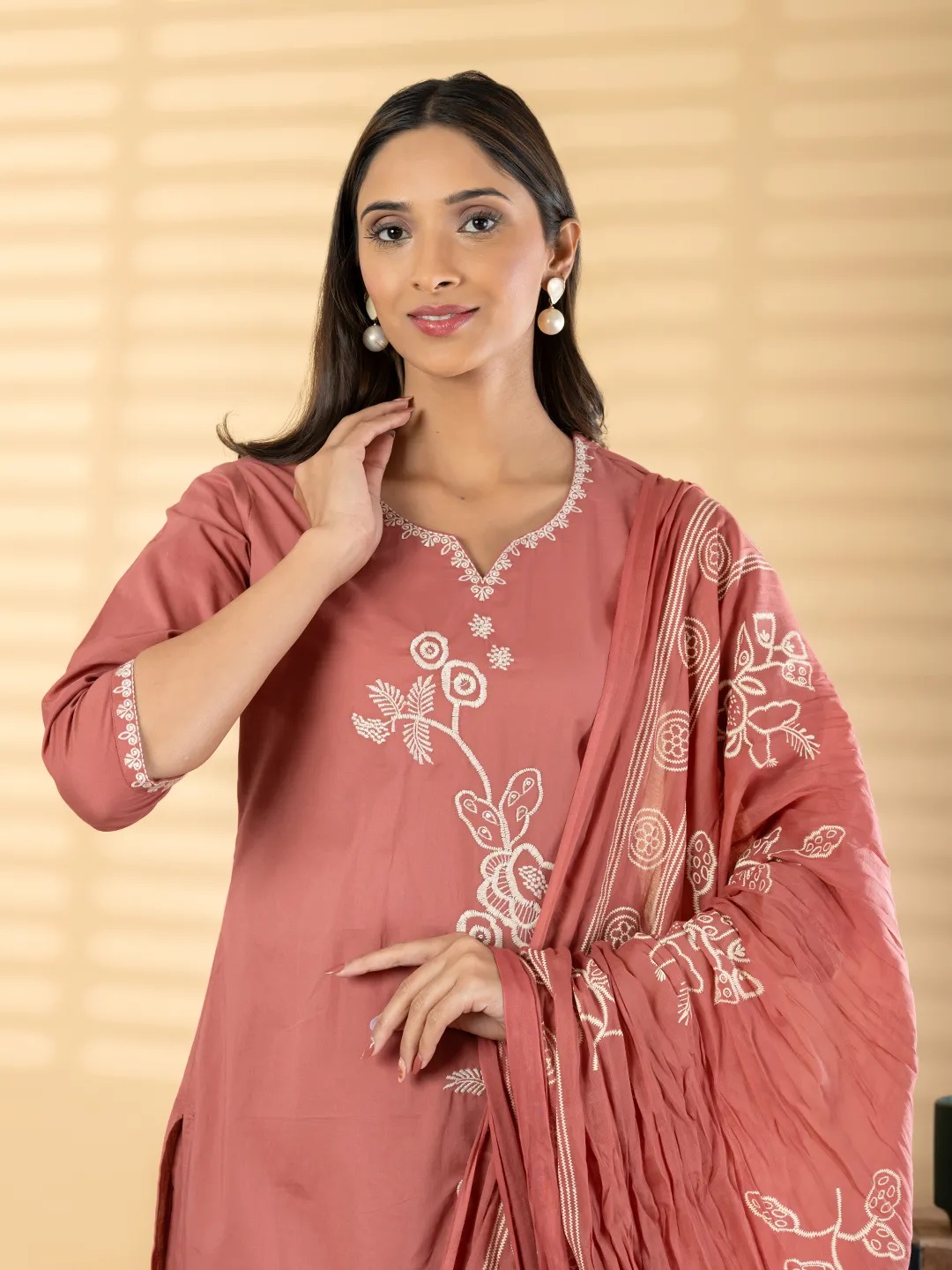 ES140_Cotton Peach Embroidered Kurta With Palazzo And Dupatta