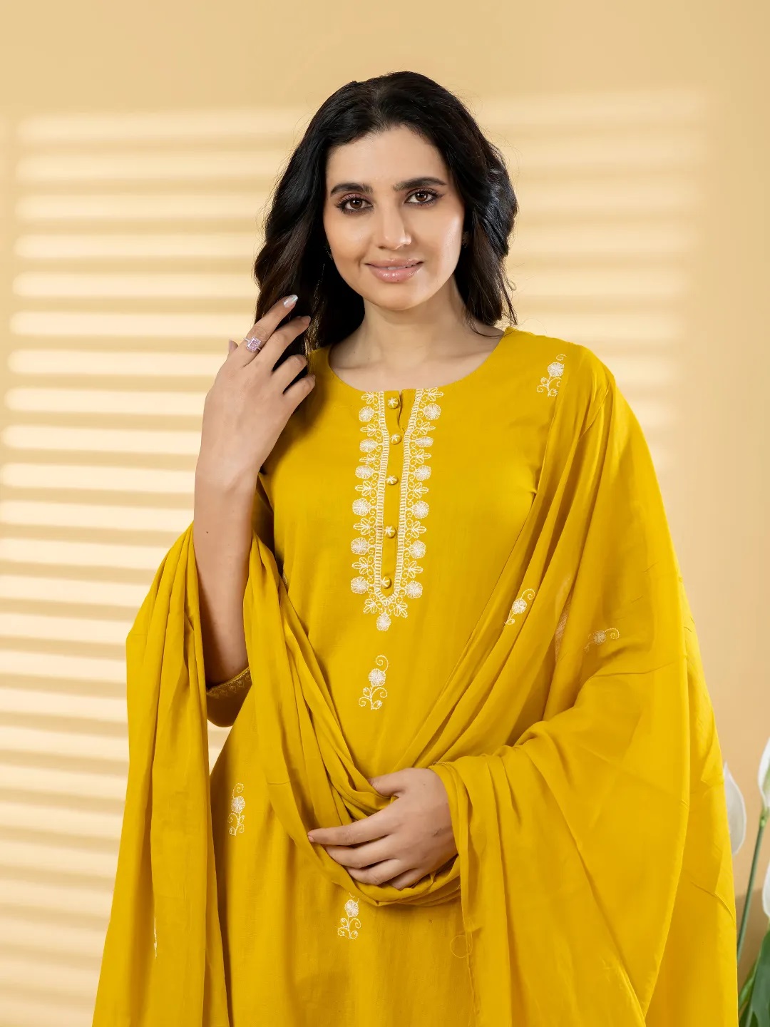 ES146_Linen blend embroidered kurta set