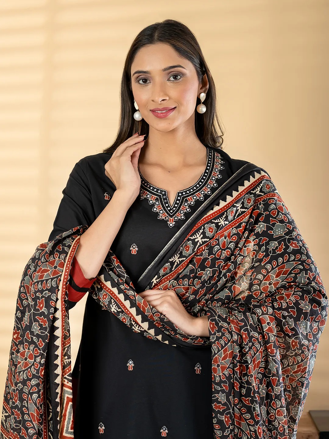 ES242_Black cotton kurta set with kantha work